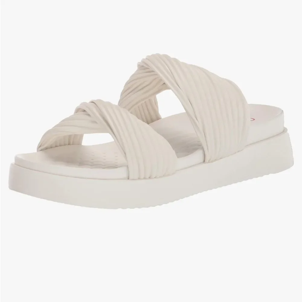 EXCELLENT CONDITION WOMEN’S 8.5 BLONDo WHITE WATERPROOF CADEE SANDALS/SLIDES